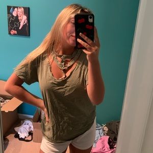 Army green short sleeve tee